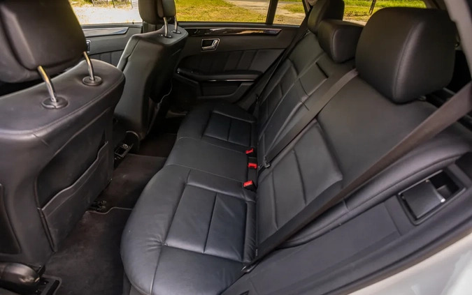 Mercedes-Benz Klasa E cena 33900 przebieg: 284000, rok produkcji 2011 z Ujazd małe 667